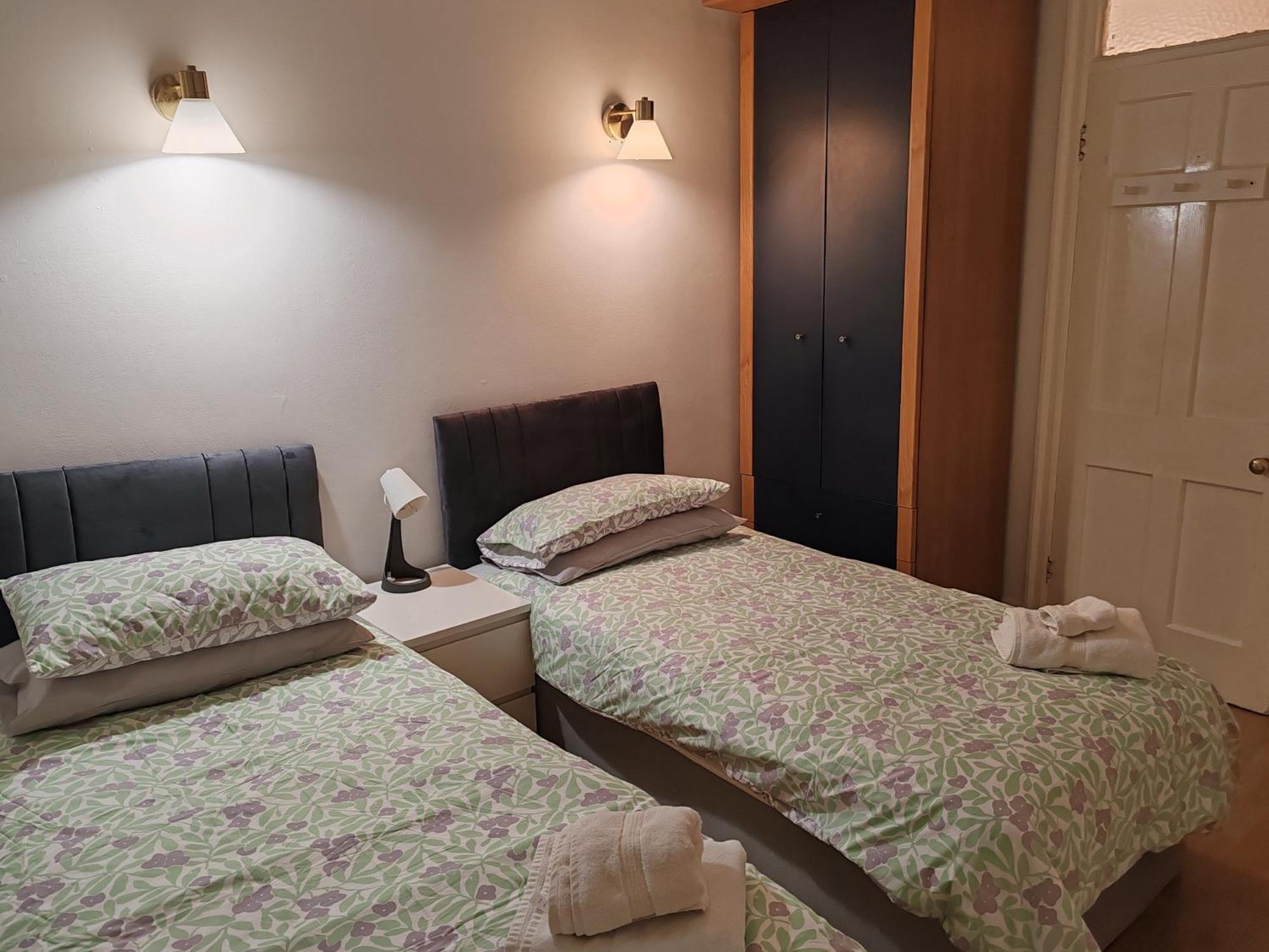 Two Bedroom In Queensway, W2, Appartamento Londra