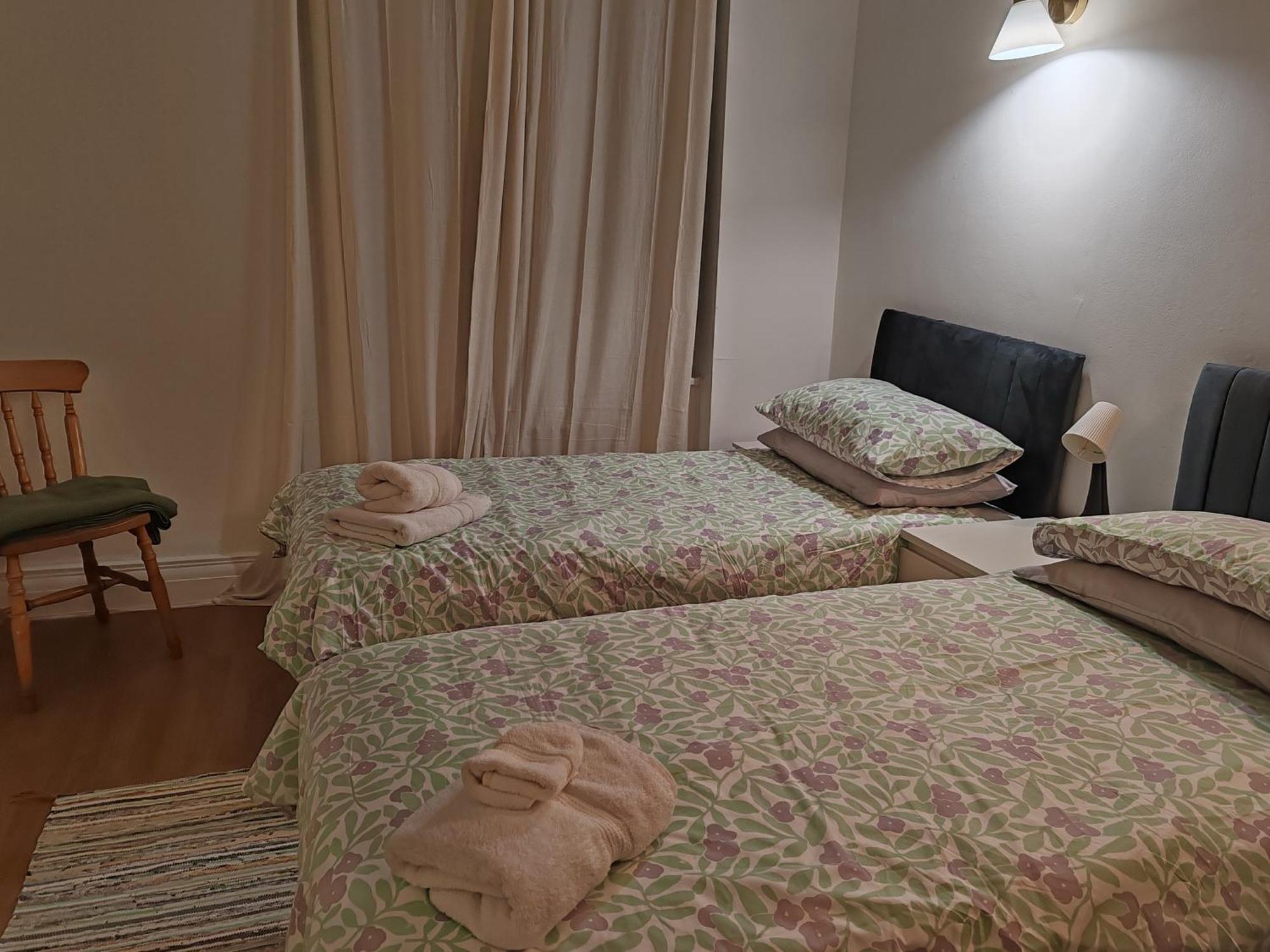 Appartamento Two Bedroom In Queensway, W2, Londra