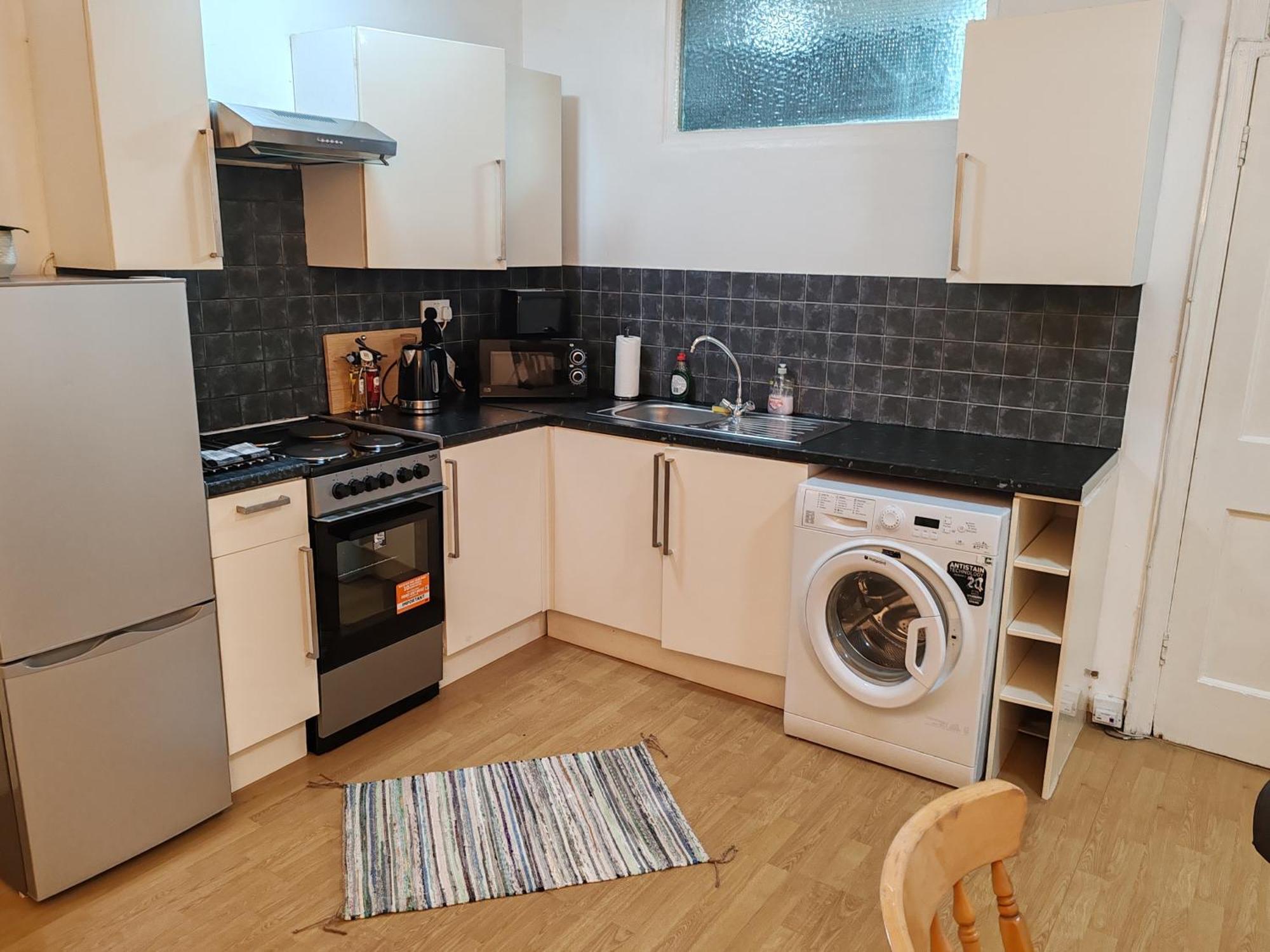 Two Bedroom In Queensway, W2, Londra